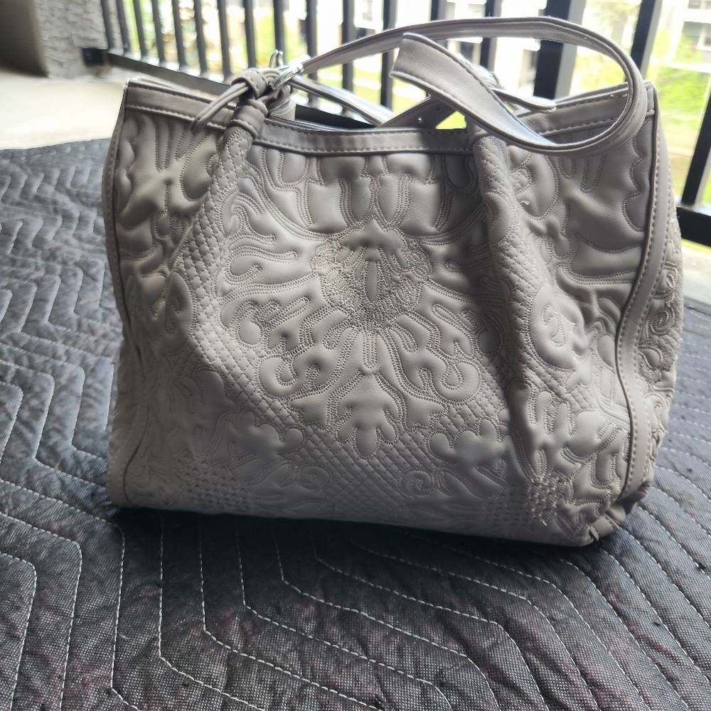 Great shoulder bag.